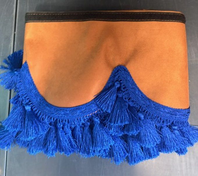 Frange aux10 cognac pompon bleu